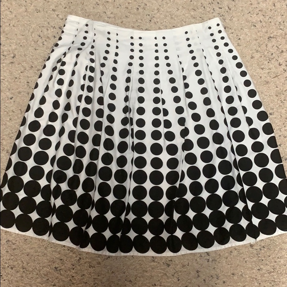 Poufy black and white skirt